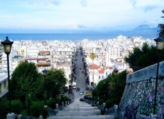 Εργασίες ανακατασκευής για να διασωθούν οι μεγάλες κλίμακες στο ιστορικό κέντρο της Πάτρας