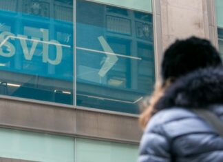 Τα δάνεια και οι καταθέσεις της SVB πωλήθηκαν στην τράπεζα First Citizens