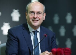 Delphi Economic Forum – O K. Χατζηδάκης για την ανεργία, την ψηφιακή κάρτα εργασίας και την επανακρατικοποίηση της ΔΕΗ