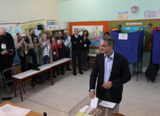 Στις κάλπες οι αρχηγοί των κομμάτων – Τα μηνύματά τους στους ψηφοφόρους