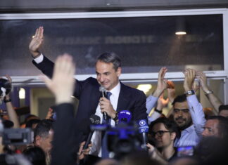 Μητσοτάκης: Η φωτεινή Ελλάδα επικράτησε απέναντι στο σκοτάδι – «Όλη η Ελλάδα είναι μπλε»