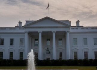 Για οικονομική καταστροφή προειδοποιεί ο Λευκός Οίκος εάν δεν αυξηθεί το όριο χρέους