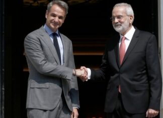 Ο Κυρ. Μητσοτάκης παρέδωσε στον υπηρεσιακό πρωθυπουργό φάκελο με στοιχεία για τη συνέχιση του κράτους