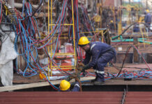 ΑΦΙΕΡΩΜΑ – Ναυπηγεία Ελευσίνας: Οι πυρετώδεις προετοιμασίες για την επανεκκίνηση (εικόνες – βίντεο)