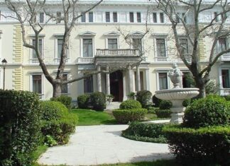 Στο Προεδρικό Μέγαρο ο Ιωάννης Σαρμάς για την ανάθεση εντολής σχηματισμού υπηρεσιακής κυβέρνησης