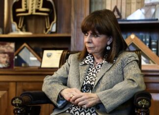 Σε σύσκεψη καλεί αύριο τους πολιτικούς αρχηγούς η ΠτΔ