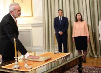 Ορκίσθηκε ο Ιωάννης Σαρμάς ως πρωθυπουργός