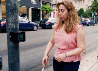 Θεσσαλονίκη: Τριάντα πέντε οι στάσεις του ΟΑΣΘ που… μιλάνε με το πάτημα ενός κουμπιού και διευκολύνουν άτομα με προβλήματα όρασης