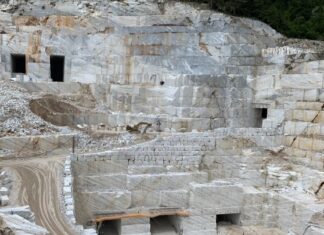 Τι δουλειά έχει η υψηλή τεχνολογία στα ενδότερα ενός λατομείου μαρμάρου;