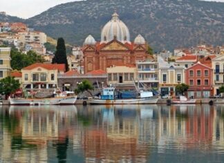 Συνεχείς οι αφίξεις τουριστών στα νησιά του βόρειου Αιγαίου από τα τουρκικά παράλια