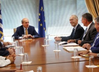 Συνάντηση της ηγεσίας του υπουργείου Εθνικής Οικονομίας με την ΕΕΤ