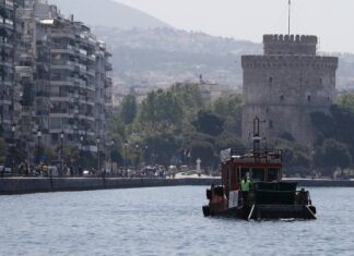 Μέχρι 1.000 κιλά σκουπιδιών ημερησίως απομακρύνει από τον Θερμαϊκό η «Αλκίππη»