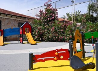 Μία πολύχρωμη «κυψέλη» παιχνιδιού στα Ιλίσια από τον δήμο Αθηναίων