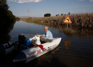 Λάρισα: Συνεχίζονται τα πλημμυρικά φαινόμενα στην πόλη και τον νομό – 15 νεκροί και δύο αγνοούμενοι