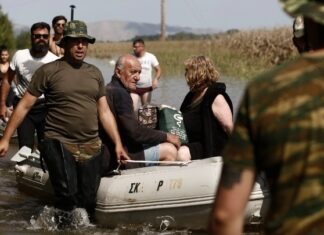 Κακοκαιρία: Κοντά στις 5.000 οι επιχειρήσεις απεγκλωβισμού κατοίκων από τις πλημμυρισμένες περιοχές
