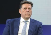 Την παραίτησή του από τη θέση του υπουργού Ναυτιλίας υπέβαλε στον πρωθυπουργό, ο Μιλτιάδης Βαρβιτσιώτης