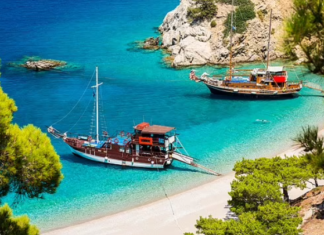 Honey Trek: H Κάρπαθος στους 6 πιο ρομαντικούς και βιώσιμους προορισμούς