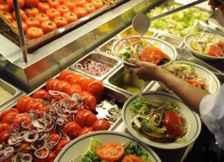 Τί τρώνε οι χορτοφάγοι έξω, όταν δεν υπάρχουν vegan εστιατόρια;