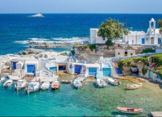 Τα νησιά των Κυκλάδων προβάλλει με σειρά δημοσιευμάτων η βρετανική Express