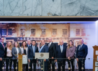 Lavipharm: «Χτύπησε» το καμπανάκι της έναρξης της συνεδρίασης του Χρηματιστηρίου Αθηνών