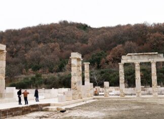 Τα εμβληματικά έργα αναστήλωσης σε Αιγές και Φιλίππους ενισχύουν τον πολιτιστικό τουρισμό στη Β. Ελλάδα