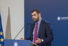 Ανασχηματισμός: Ανακοινώθηκαν οι κυβερνητικές αλλαγές – Χρυσοχοΐδης στο υπουργείο Προστασίας του Πολίτη, Άδωνις στο υπουργείο Υγείας