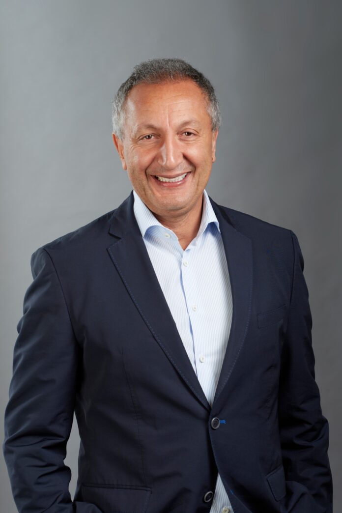 resize - Isaac Larian, MGA (1)