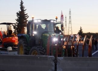 Στο μπλόκο των Nέων Μουδανίων επέστρεψαν οι αγρότες
