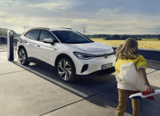 Η έλλειψη υποδομής φόρτισης των ηλεκτρικών αυτοκινήτων ανησυχεί τις αυτοκινητοβιομηχανίες