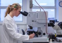 Αναζητά πηγές ρύπανσης από πλαστικό στα πιο απίθανα μέρη – Τι αναφέρει η… «Ντετέκτιβ πλαστικού» Ίμοτζεν Νάπερ