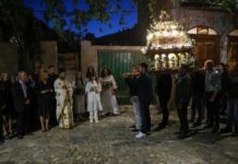 ΑΦΙΕΡΩΜΑ: Πάσχα στη Λέσβο – Η περιφορά του Επιταφίου στον ορεινό Ασώματο, υπό τους ήχους του «νεκρώσιμου» (βίντεο)