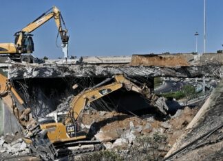 Κατεδαφίστηκε η γέφυρα στην παλαιά Αθηνών-Κορίνθου μετά από σοβαρό ατύχημα και ανάφλεξη βυτιοφόρου