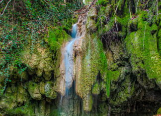 Θεσσαλονίκη: Τουρίστες ανακαλύπτουν τους «κρυμμένους» καταρράκτες της Μακεδονίας