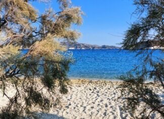 Βόλος: Απαγορεύεται το μπάνιο σε δεκάδες παραλίες με απόφαση του Κεντρικού Λιμεναρχείου Βόλου