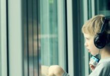 Σουηδία: Καθόλου οθόνες για τα νήπια προτείνει η κυβέρνηση στους γονείς