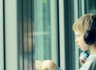 Σουηδία: Καθόλου οθόνες για τα νήπια προτείνει η κυβέρνηση στους γονείς