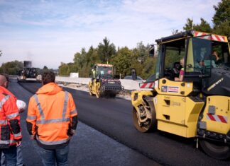 Ρομπότ στην Αυστρία αναλαμβάνουν την ασφαλτόστρωση δρόμων