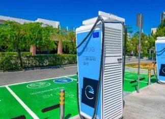 bluePass: Υπηρεσία από τη ΔΕΗ για φόρτιση ηλεκτρικού αυτοκινήτου στο σπίτι