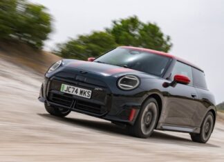 Η MINI παρουσίασε για πρώτη φορά δύο αμιγώς ηλεκτρικά μοντέλα της σειράς John Cooper Works στο Παρίσι