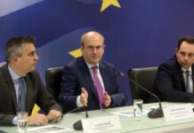 Οι τέσσερις αλλαγές που έρχονται σε φιλοδωρήματα, τέλος επιτηδεύματος για τα μπλοκάκια, φορολογικές δηλώσεις και λειτουργία της ΑΑΔΕ