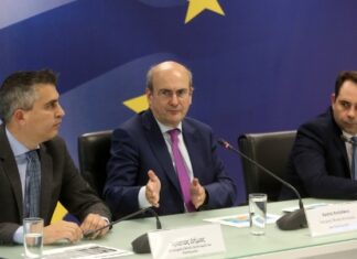 Οι τέσσερις αλλαγές που έρχονται σε φιλοδωρήματα, τέλος επιτηδεύματος για τα μπλοκάκια, φορολογικές δηλώσεις και λειτουργία της ΑΑΔΕ