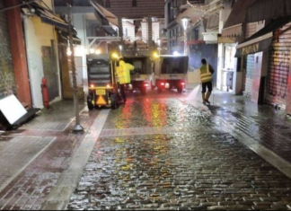 Στο καθήκον οι εργαζόμενοι στην καθαριότητα τις γιορτινές μέρες