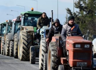 Κλιμακώνουν τις κινητοποιήσεις τους οι αγρότες της Θεσσαλίας