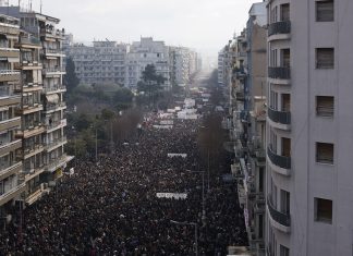 Μέγα πλήθος για τα Τέμπη στη Θεσσαλονίκη – «Η μεγαλύτερη συγκέντρωση που έχει γίνει ποτέ» – Συλλαλητήρια σε κάθε γωνιά της Ελλάδας (εικόνες)