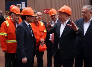 Νέες επενδύσεις για κρίσιμες πρώτες ύλες από τη METLEN – Επίσκεψη αντιπροέδρου Κομισιόν, Στ. Σεζουρνέ, στις εγκαταστάσεις της Αλουμίνιον