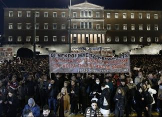 Μέγα πλήθος για την τραγωδία των Τεμπών στους δρόμους – Οι Έλληνες ζητούν Δικαιοσύνη – Συλλαλητήριο έξω από τη Βουλή (εικόνες)