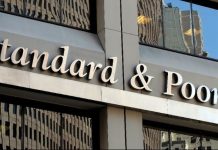 Ο οίκος S&P θα αναθεωρήσει όλες τις μακροοικονομικές του προβλέψεις μετά το σοκ των αμερικανικών δασμών
