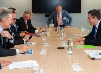 Συναντήσεις Απ. Τζιτζικώστα με τους επικεφαλής των ευρωπαϊκών αεροδρομίων, της Airbus, της Boeing και της Fraport