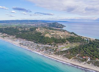 Υπερταμείο: Έντονο ενδιαφέρον από έντεκα επενδυτικά σχήματα για την αξιοποίηση του ακινήτου «Ακτή και Camping Ποσειδίου Καλάνδρας»