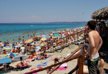 Nέα πνοή στο μπαρ του φοιτητικού κάμπινγκ του ΑΠΘ στο Ποσείδι θέλει να δώσει μια ομάδα 24χρονων